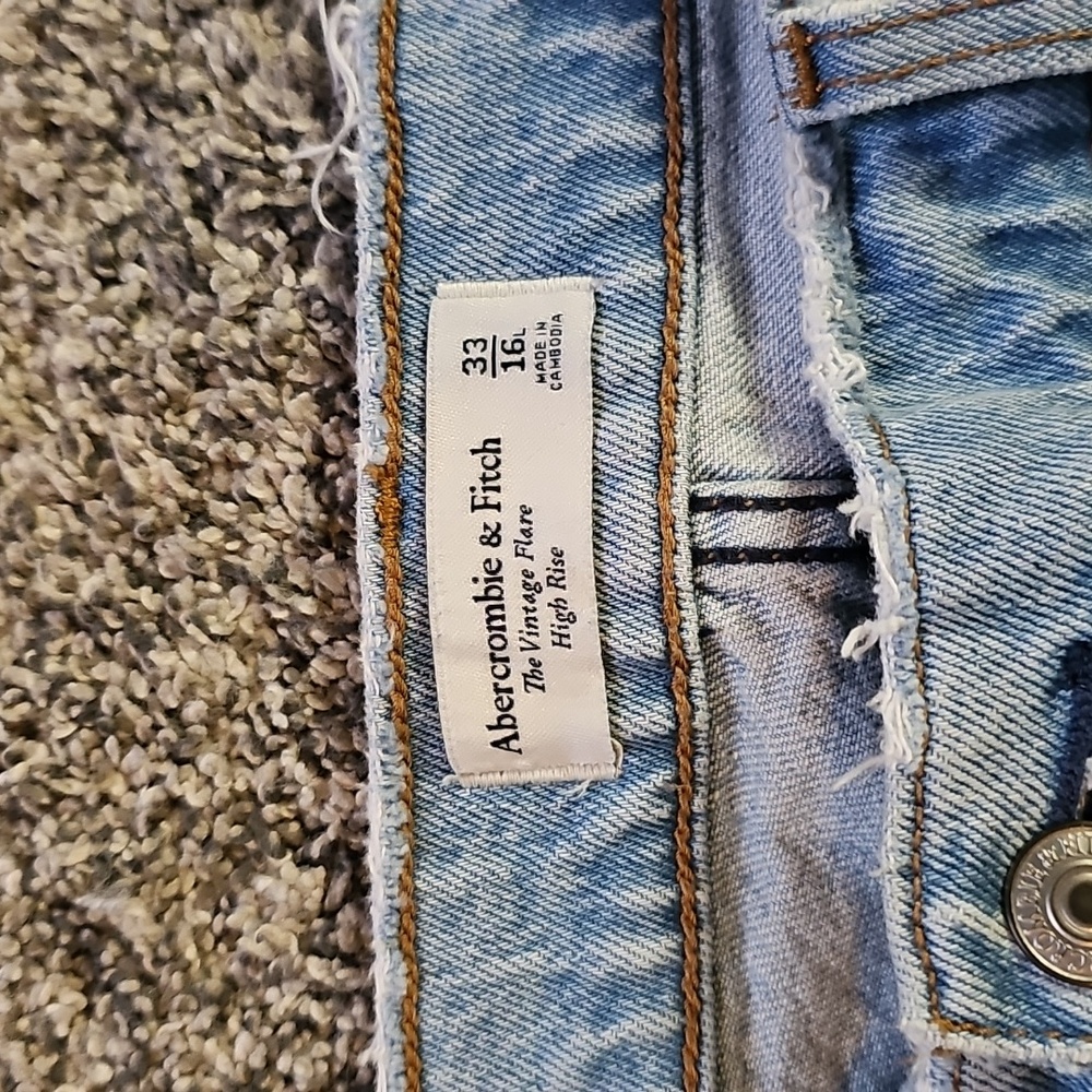 Abercrombie & Fitch Light Wash The Vintage Flare High Rise Jeans Size 33L - Picture 2 of 5